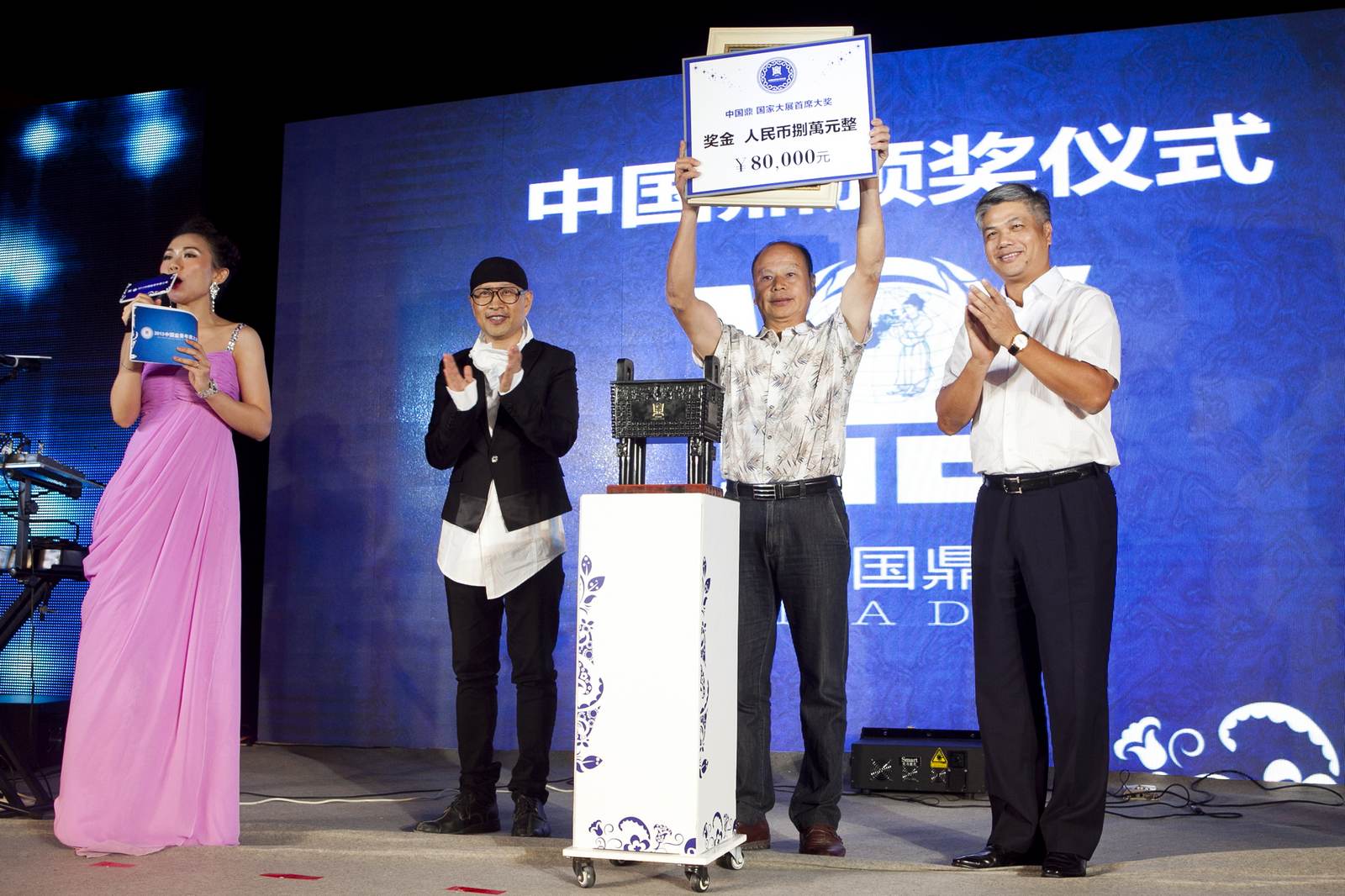 nEO_IMG_ͼ7 佱ֳ-йҴչϯ й辰Э᳤շţ .jpg
