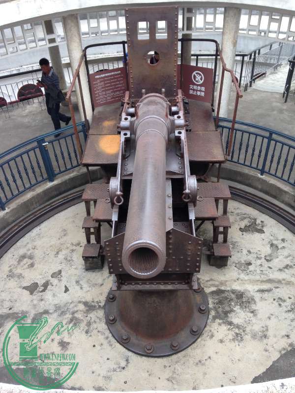 831693