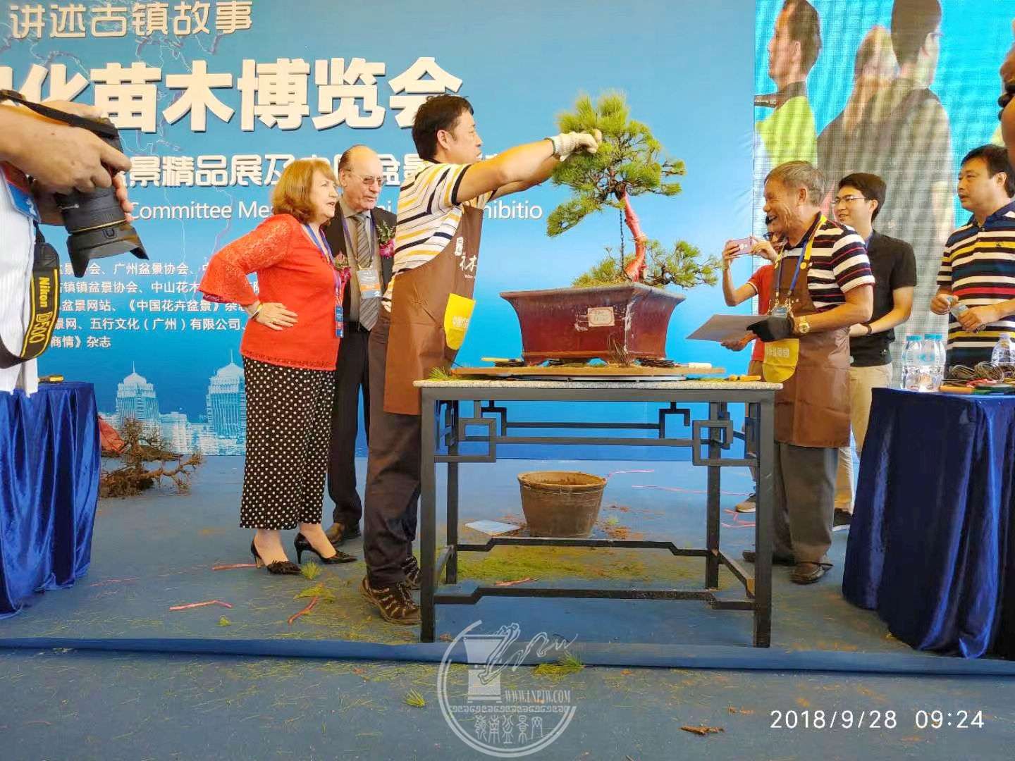 12018Ϸ̻ľ߹辰ЭᣨBCIйίԱԱ辰Ʒչ.jpg